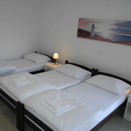 Nives With Balcony شقة